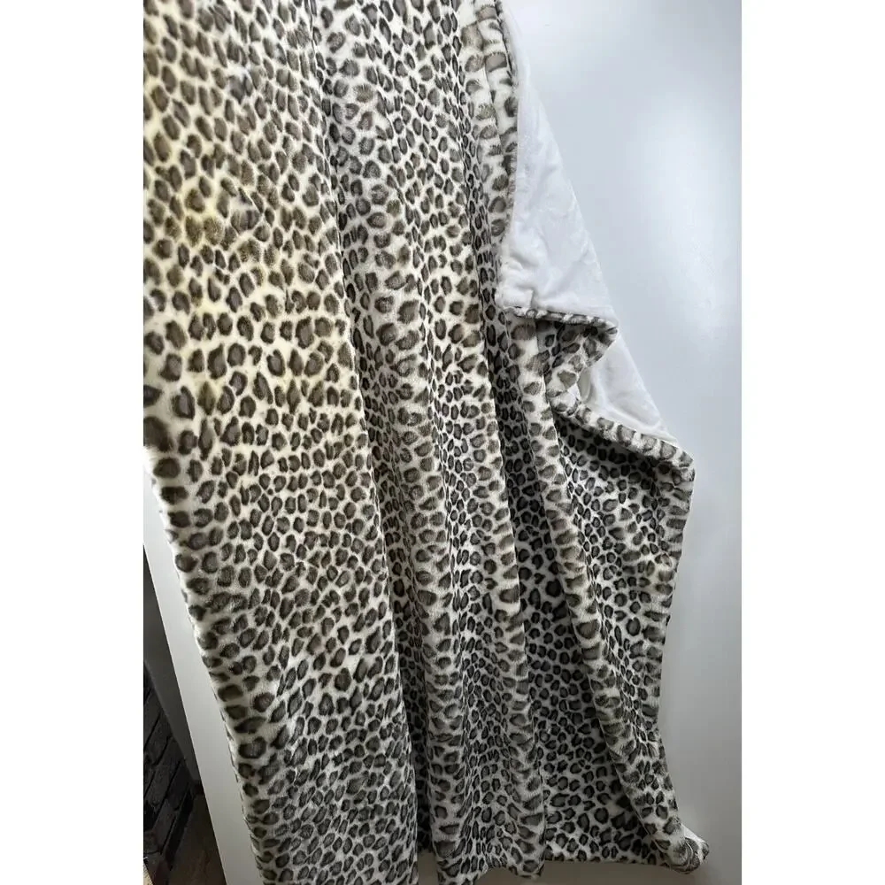 Luxhabitat Leopard Print‎ Throw Blanket Black White warm & Heavy Approx 62